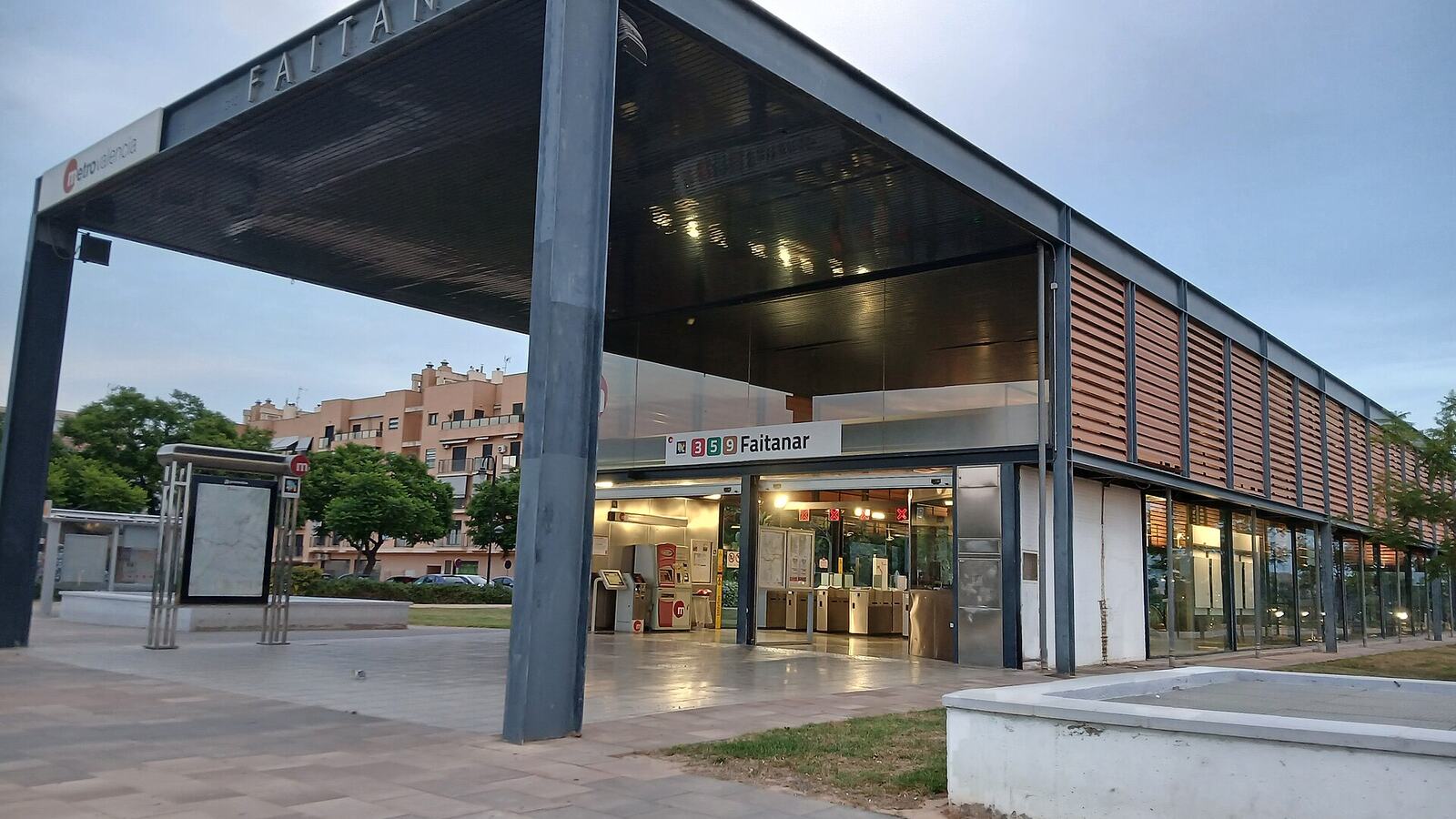 Een modern metrostation van Metrovalencia